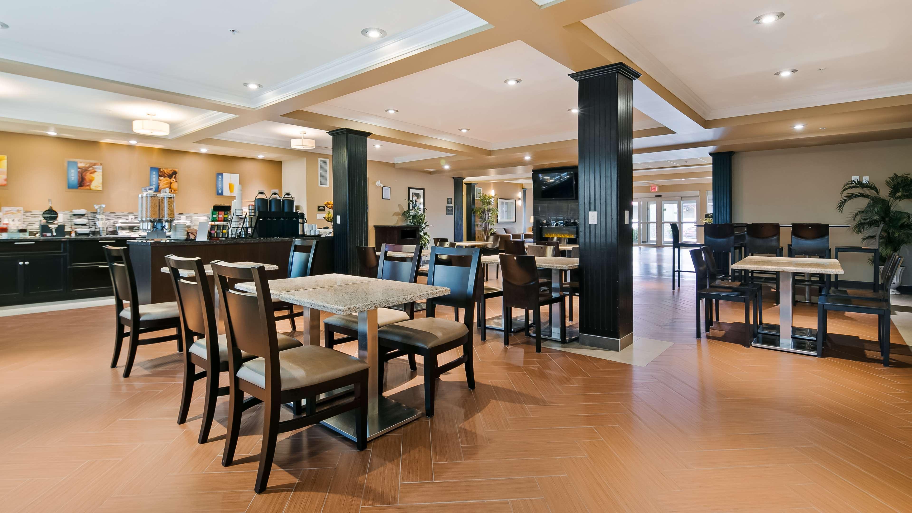 Best Western Plus Peace River Hotel & Suites Ngoại thất bức ảnh